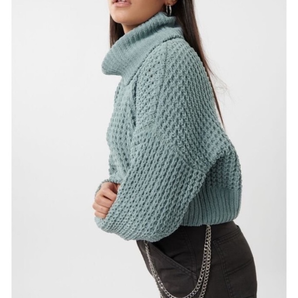 🆕 GARAGE | Chenille Turtleneck - Picture 2 of 6